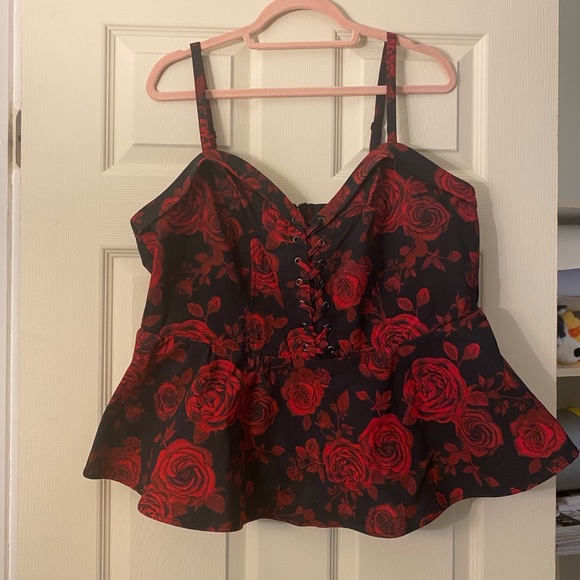 Torrid Red And Black Floral Bengaline Lace-Up Peplum Top (part of a set) - Picture 4 of 8